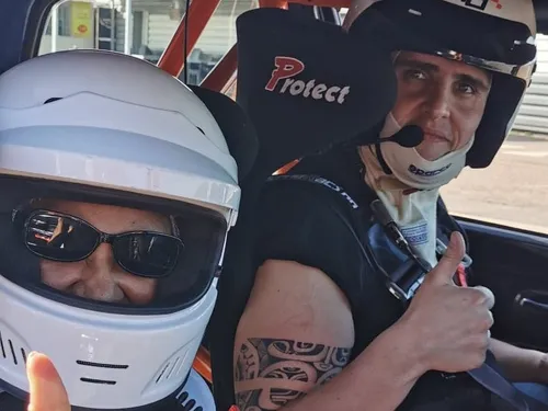 Un baptême en voiture de rallye, ça vous tente ? 